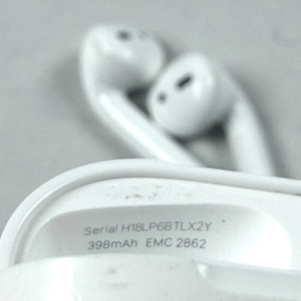 Apple AirPods 2nd Generation White Wireless Bluetooth Earbuds / EMC2862 / Tested